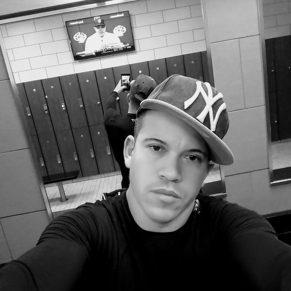 Meet your Posher, Ali - Picture 1 of 2